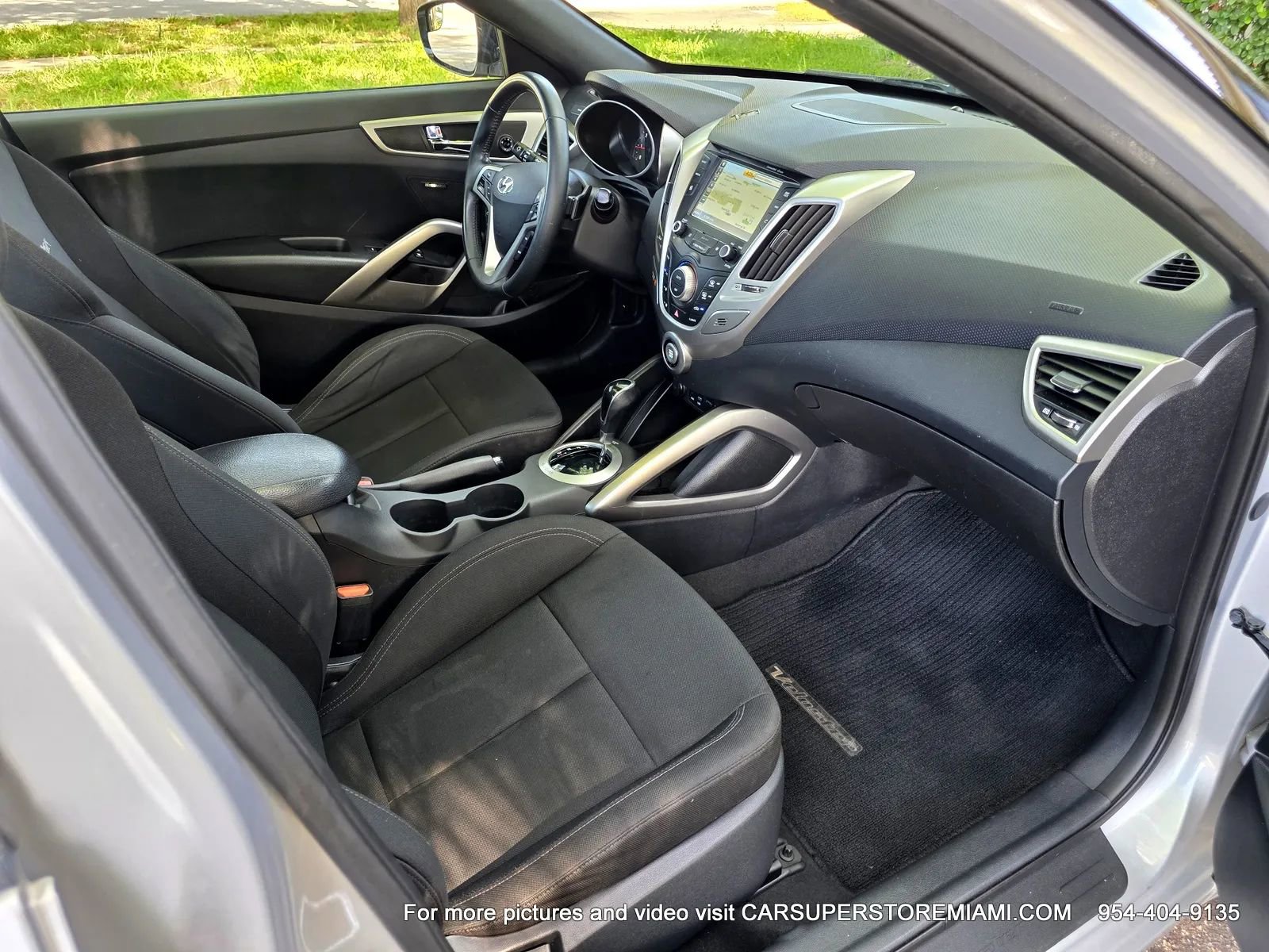 Used 2017 Hyundai Veloster Value Edition FWD image 18