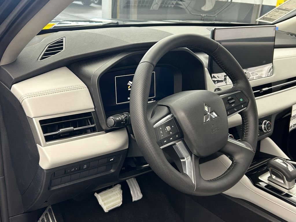 New 2026 Mitsubishi Outlander SEL FWD image 16