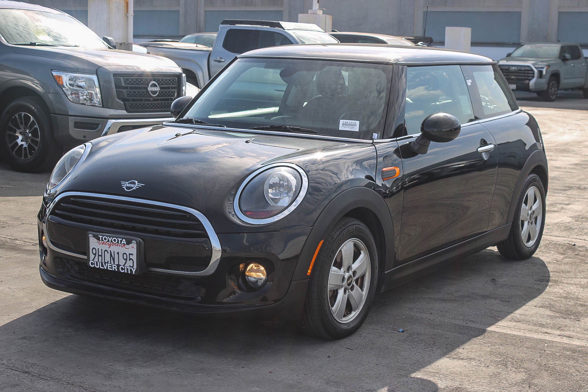Used 2019 MINI Cooper 2-Door Hardtop image 3