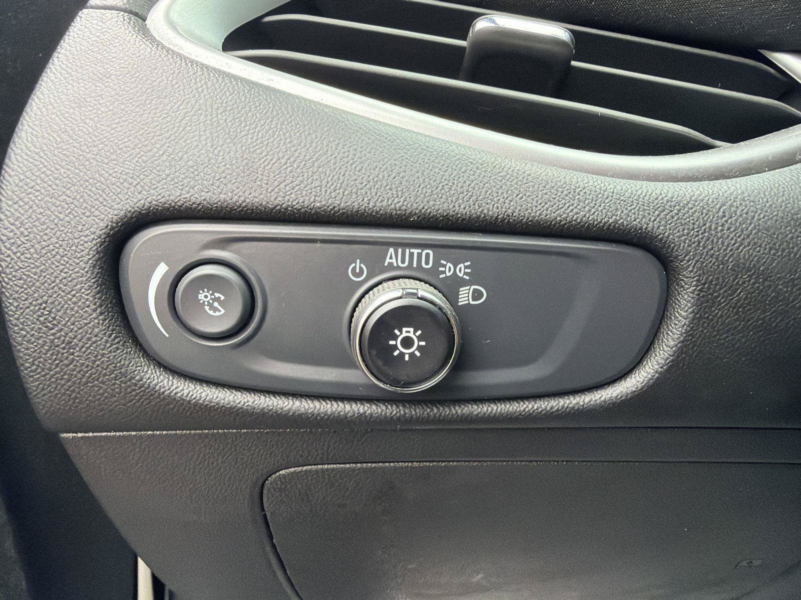 Used 2025 Chevrolet Malibu LS FWD image 15