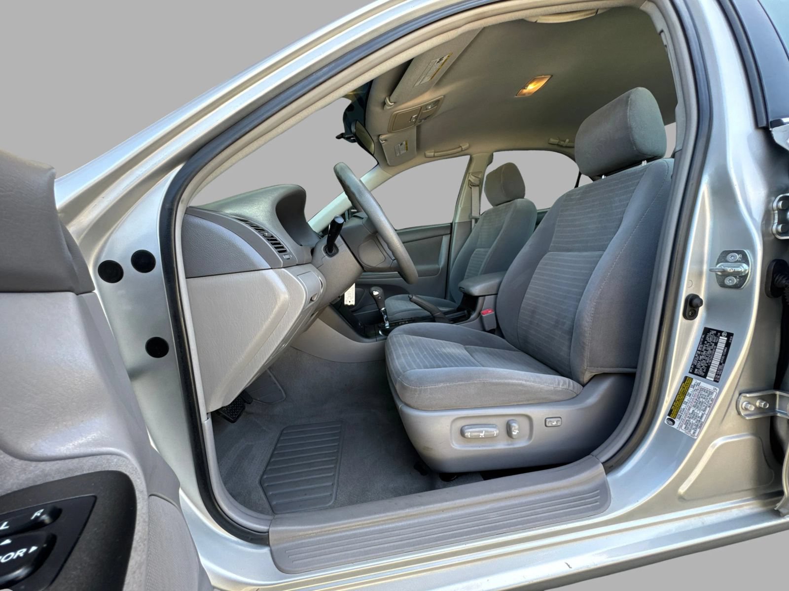 Used 2005 Toyota Camry LE FWD image 20