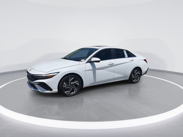 Used 2025 Hyundai Elantra Limited FWD image 4