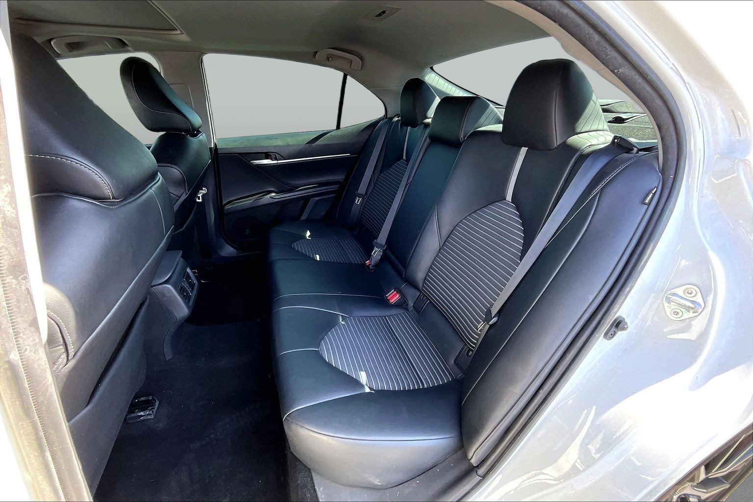 Used 2022 Toyota Camry SE w/ Audio Upgrade Package FWD image 25