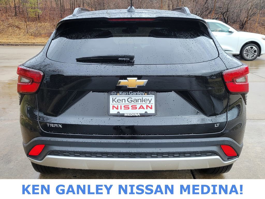 Used 2025 Chevrolet Trax LT image 4
