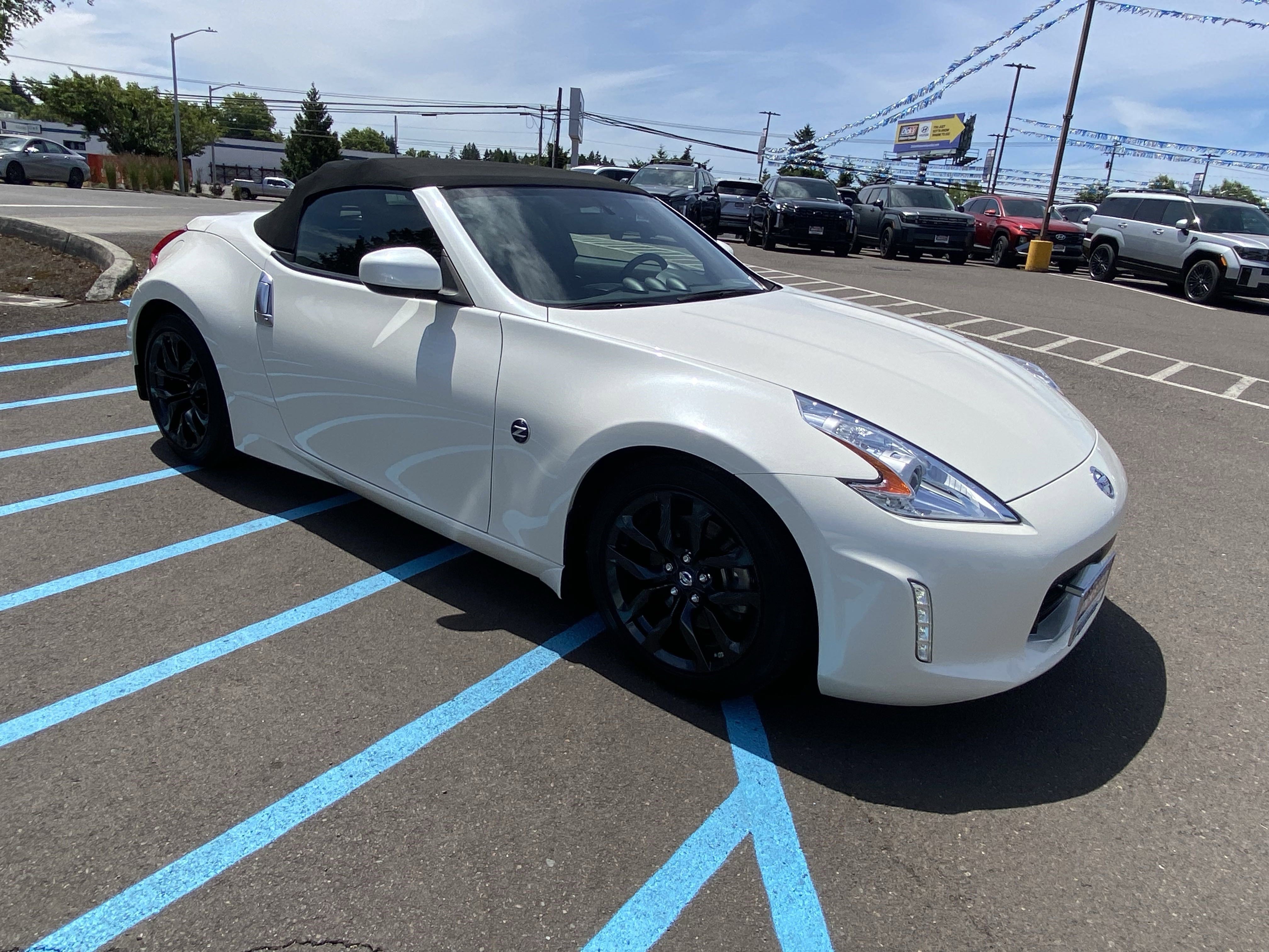 Used 2016 Nissan 370Z Roadster image 8