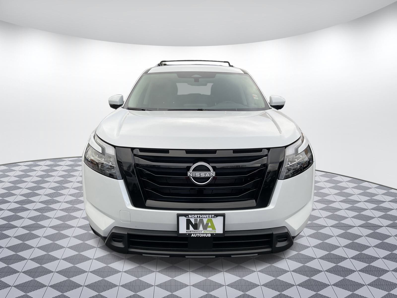 Used 2025 Nissan Pathfinder SV w/ Black Appearance Package image 5