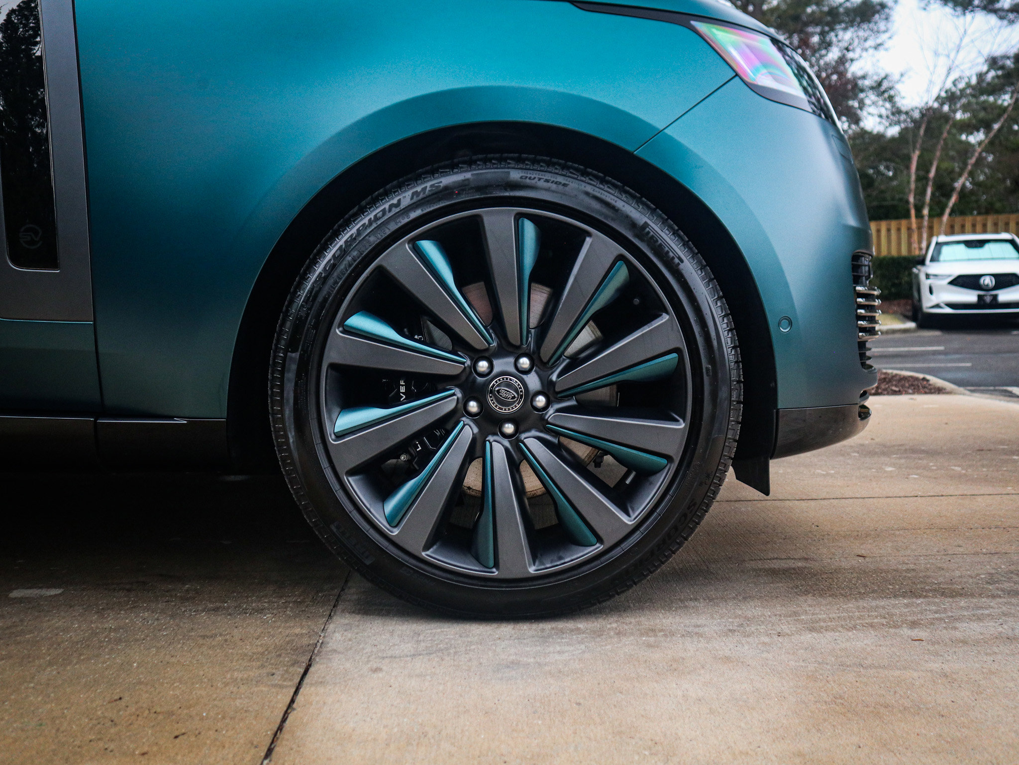 Used 2025 Land Rover Range Rover SV image 16