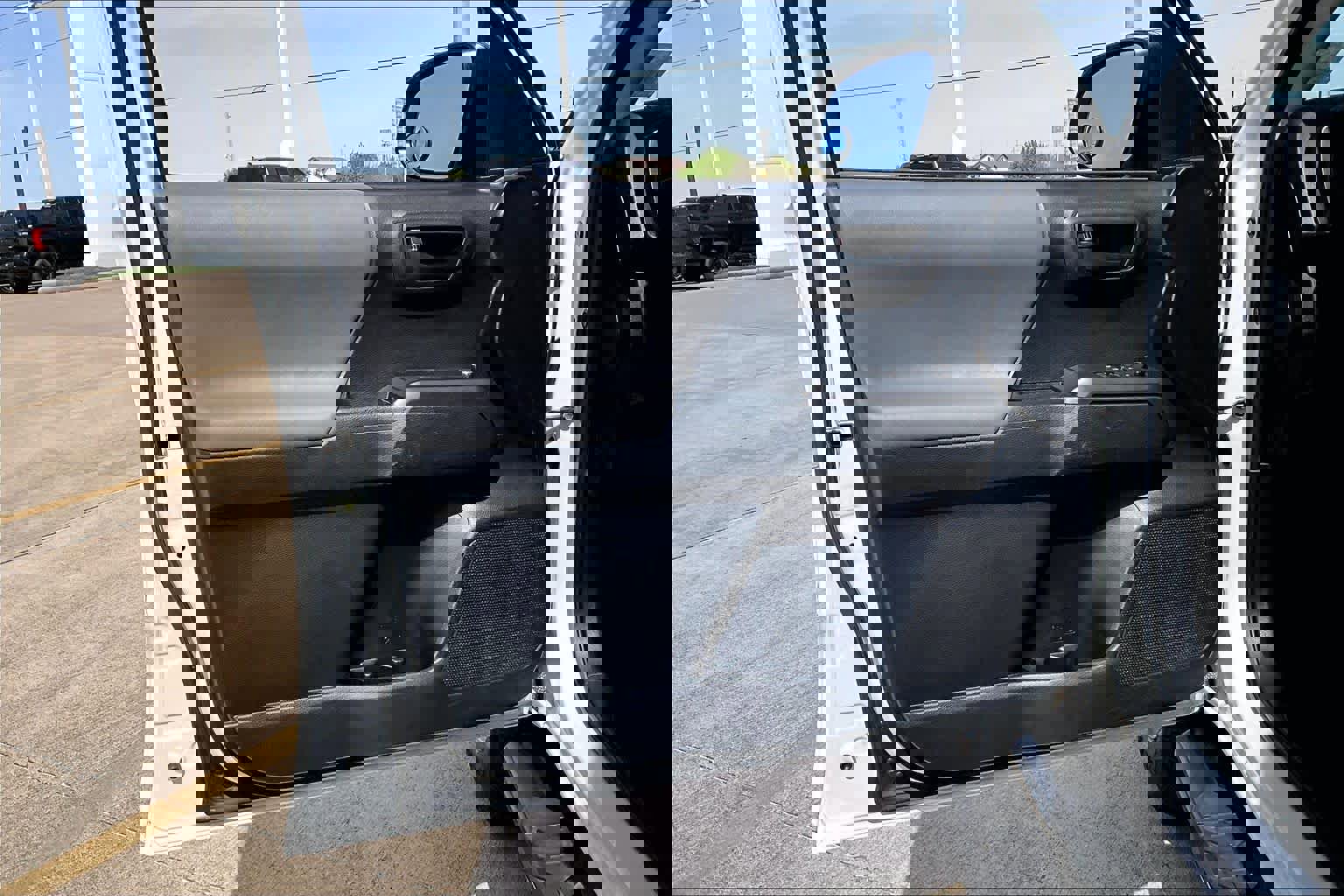 Used 2018 Toyota Tacoma SR image 19