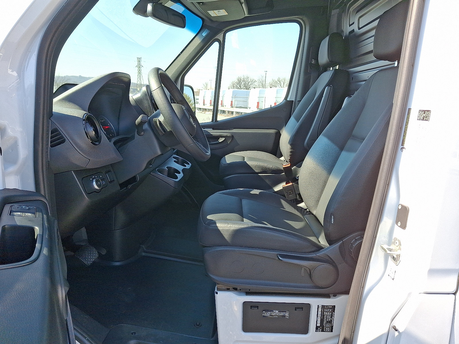 Used 2025 Mercedes-Benz Sprinter 2500 image 14