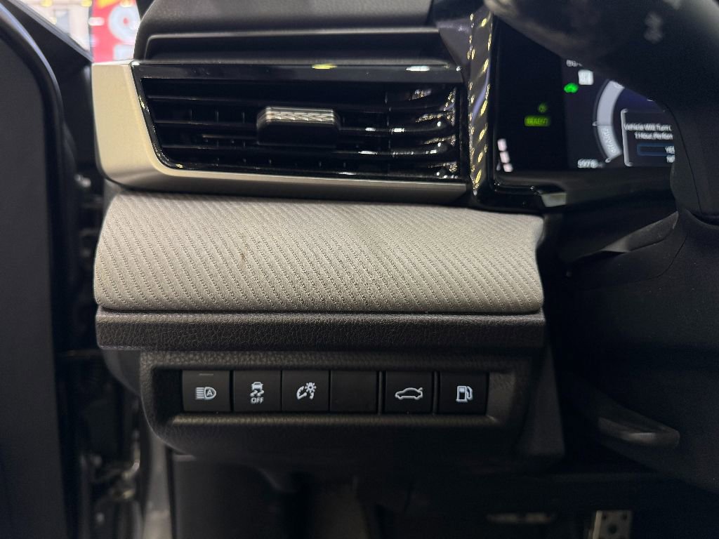 Used 2025 Toyota Camry SE image 13