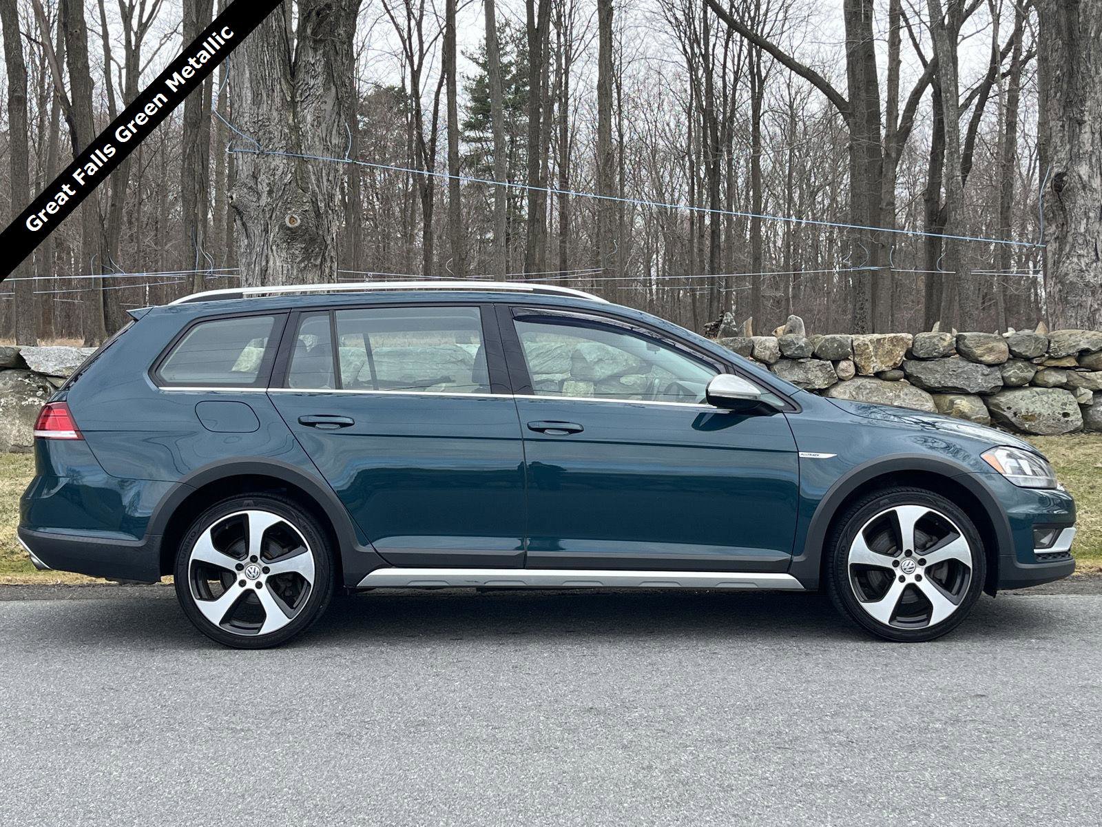 Used 2019 Volkswagen Golf Alltrack S image 3