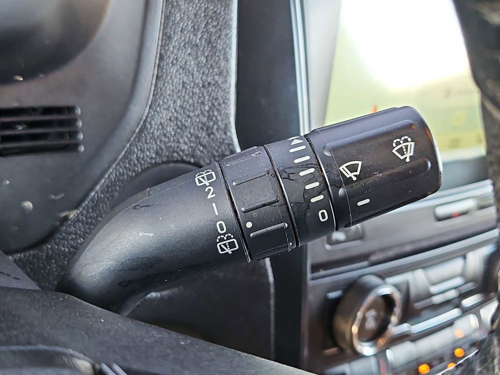 Used 2018 Ford Explorer XLT w/ Equipment Group 202A FWD image 25