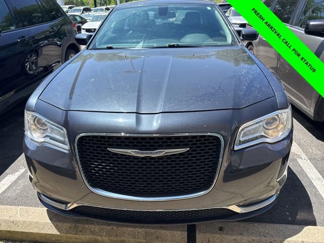 Used 2018 Chrysler 300 Touring L AWD/4WD image 2