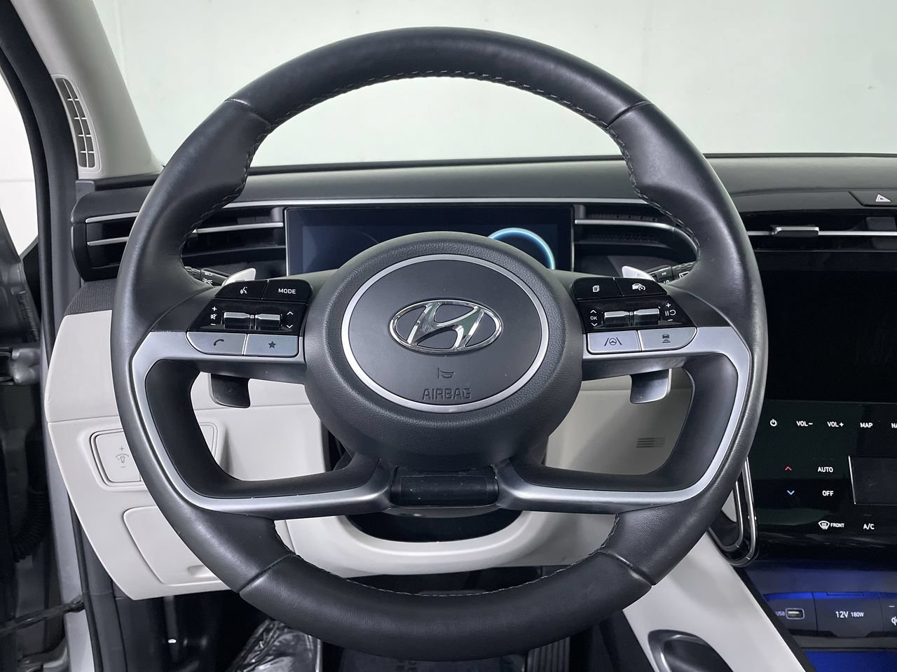 Used 2023 Hyundai Tucson Limited w/ Winter Package AWD/4WD image 13