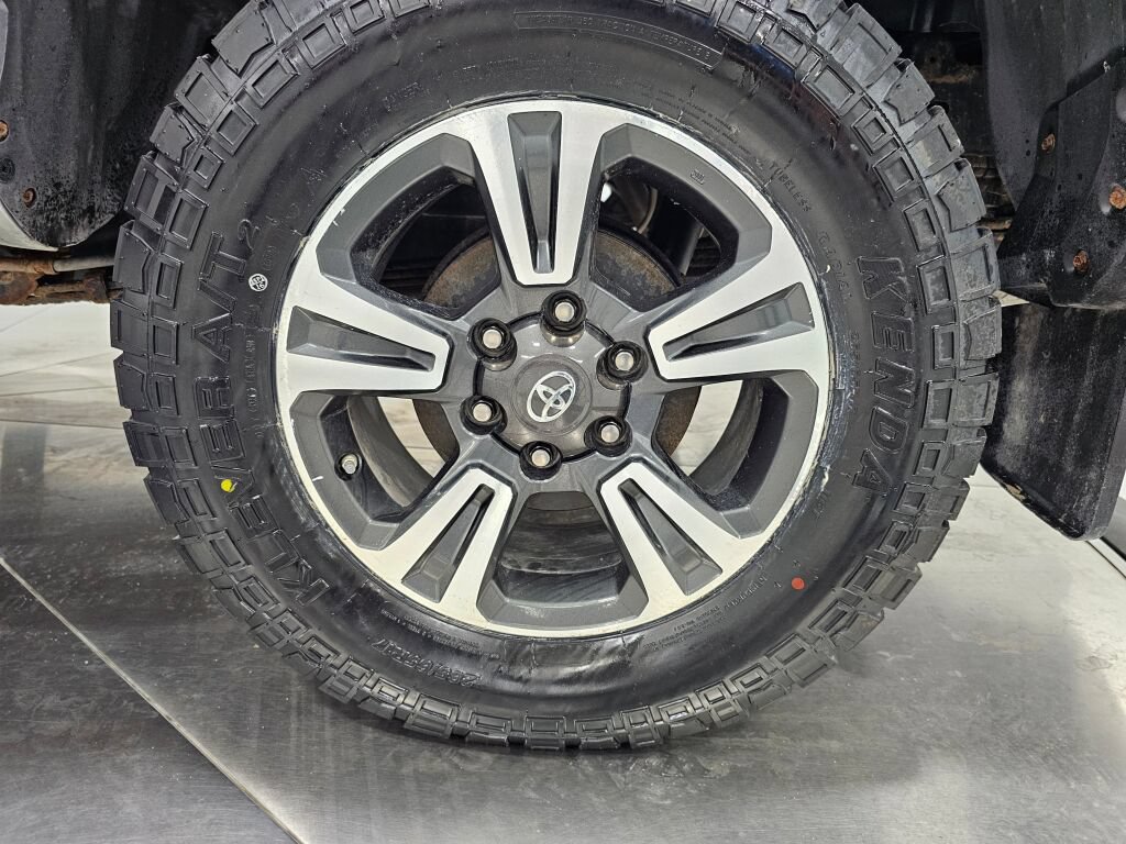 Used 2017 Toyota Tacoma TRD Sport w/ Tow Package (A/T) AWD/4WD image 9