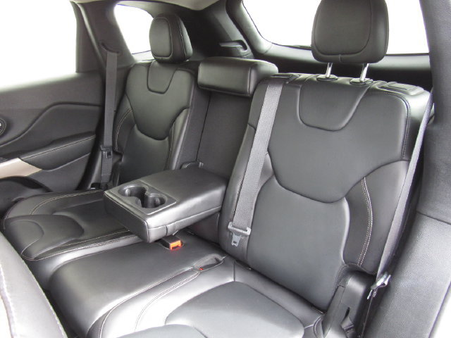 Used 2018 Jeep Cherokee Limited FWD image 16