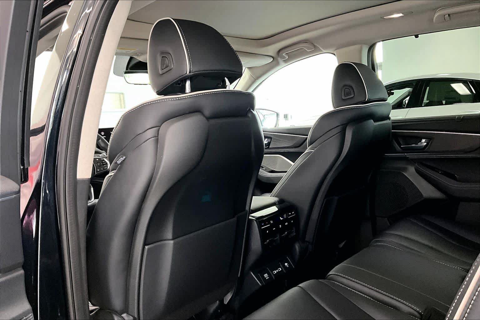 Used 2023 Acura MDX SH-AWD w/ Advance Package image 11