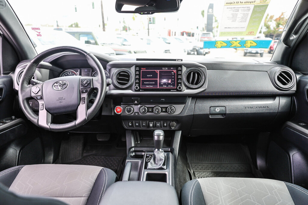 Used 2020 Toyota Tacoma TRD Sport w/ Technology Package AWD/4WD image 2