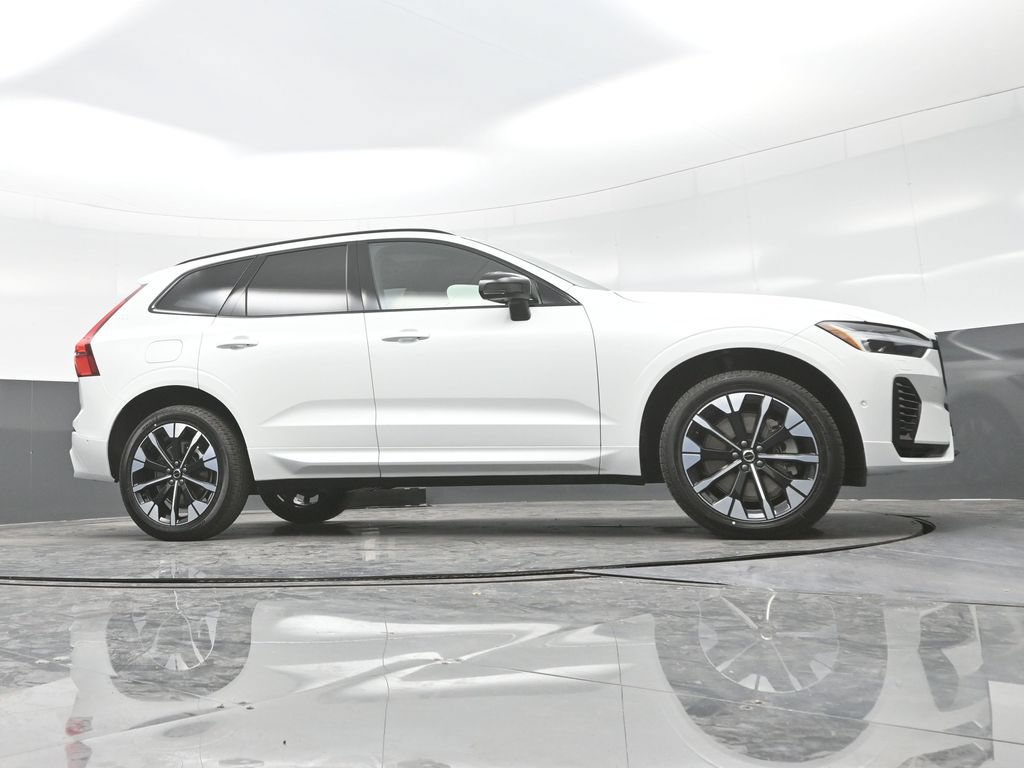 New 2026 Volvo XC60 T8 Plus w/ Climate Package PRO AWD/4WD image 29