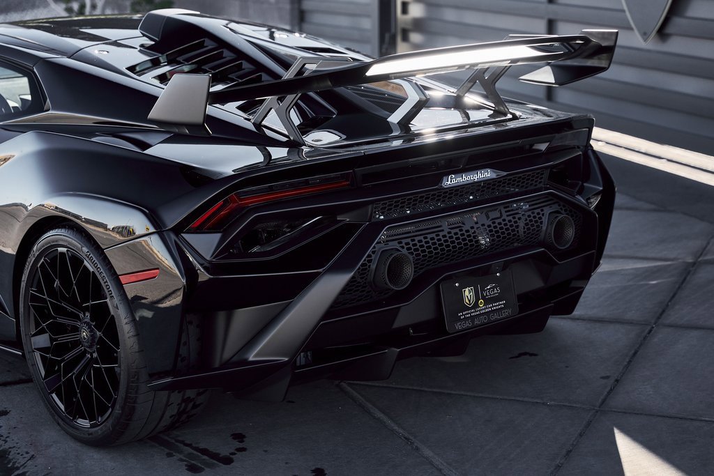 Used 2024 Lamborghini Huracan STO image 15