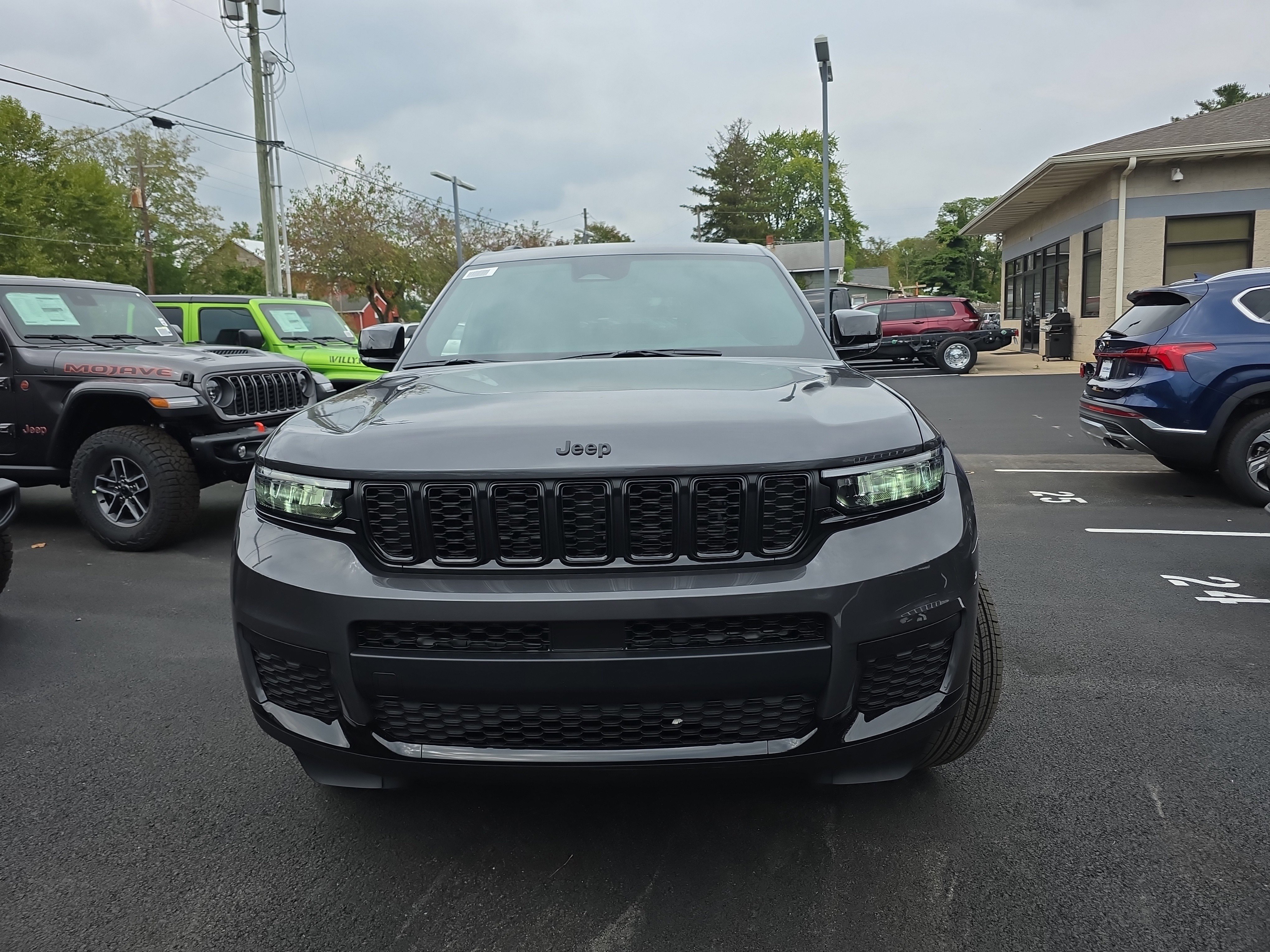 New 2025 Jeep Grand Cherokee L Altitude image 18
