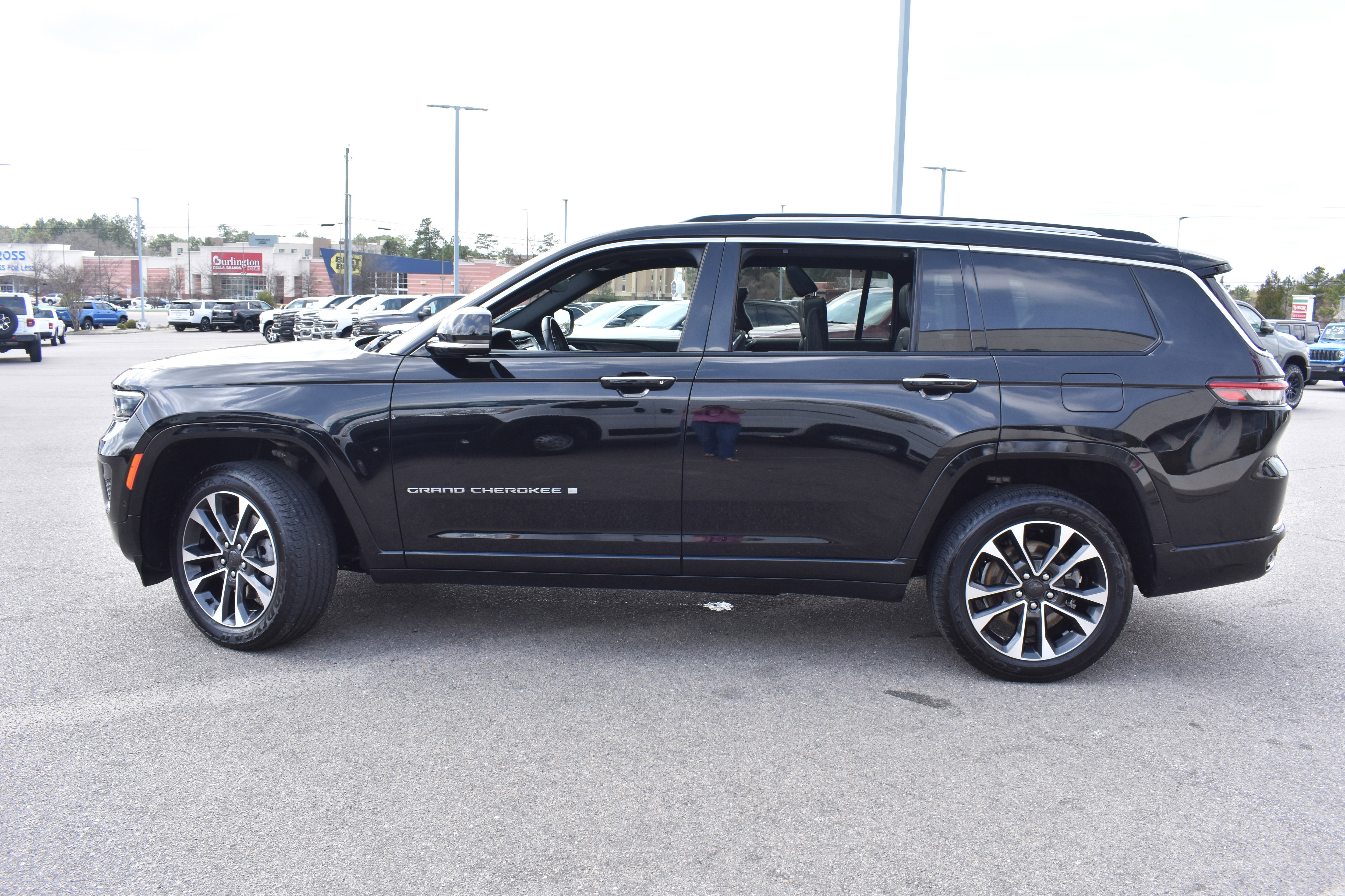 Used 2021 Jeep Grand Cherokee L Overland w/ Luxury Tech Group IV image 6