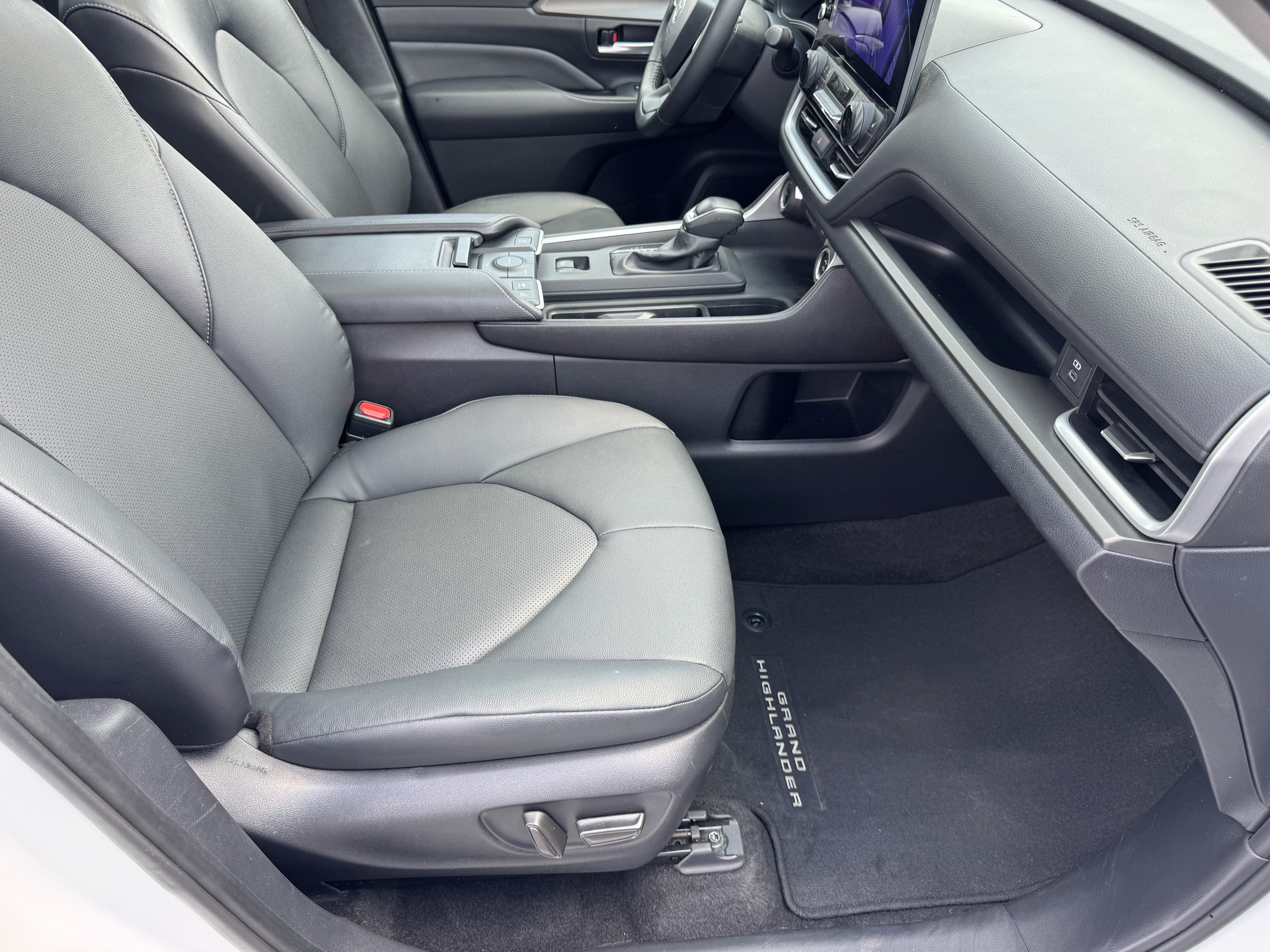 Used 2024 Toyota Grand Highlander AWD Hybrid image 17