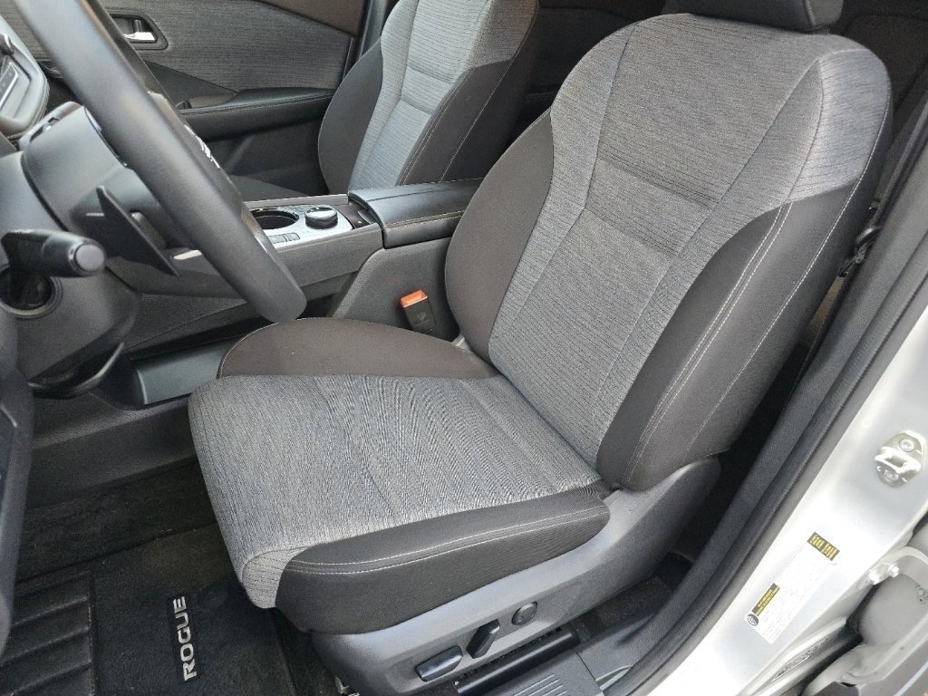 Certified 2023 Nissan Rogue SV image 30
