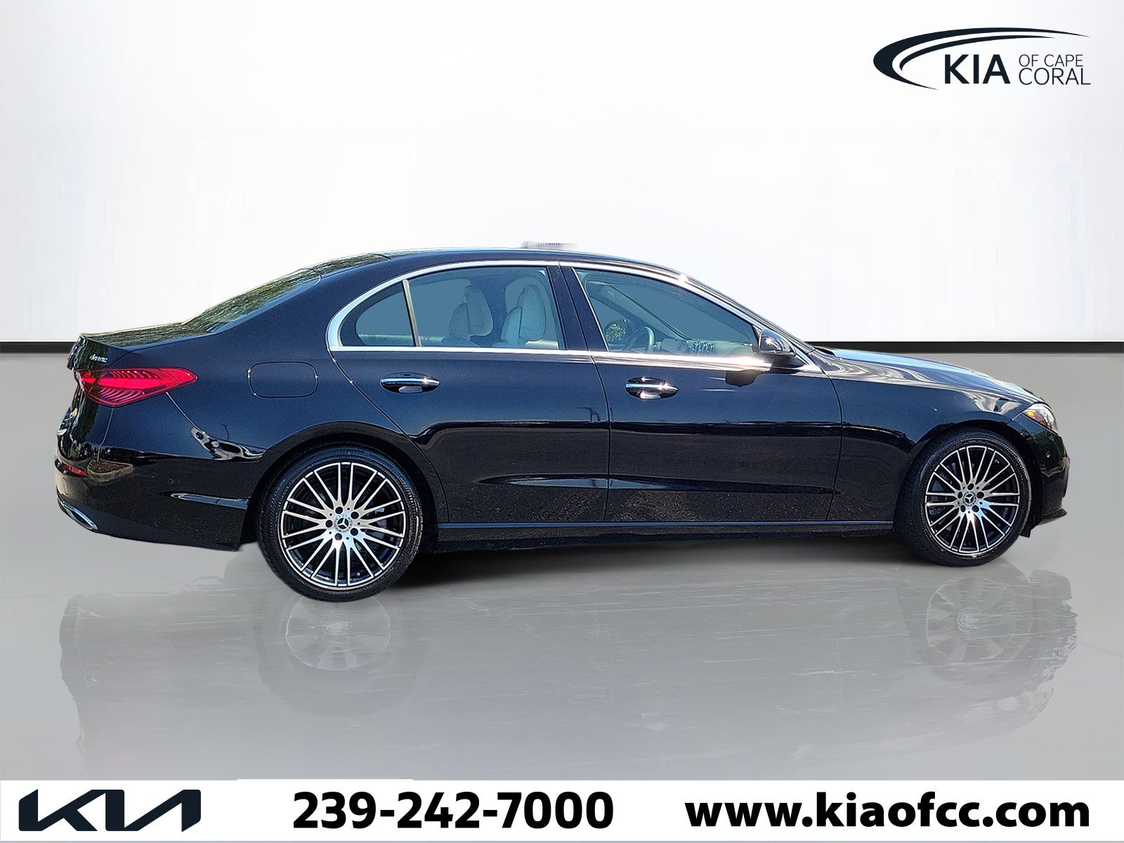 Used 2022 Mercedes-Benz C 300 4MATIC Sedan image 3