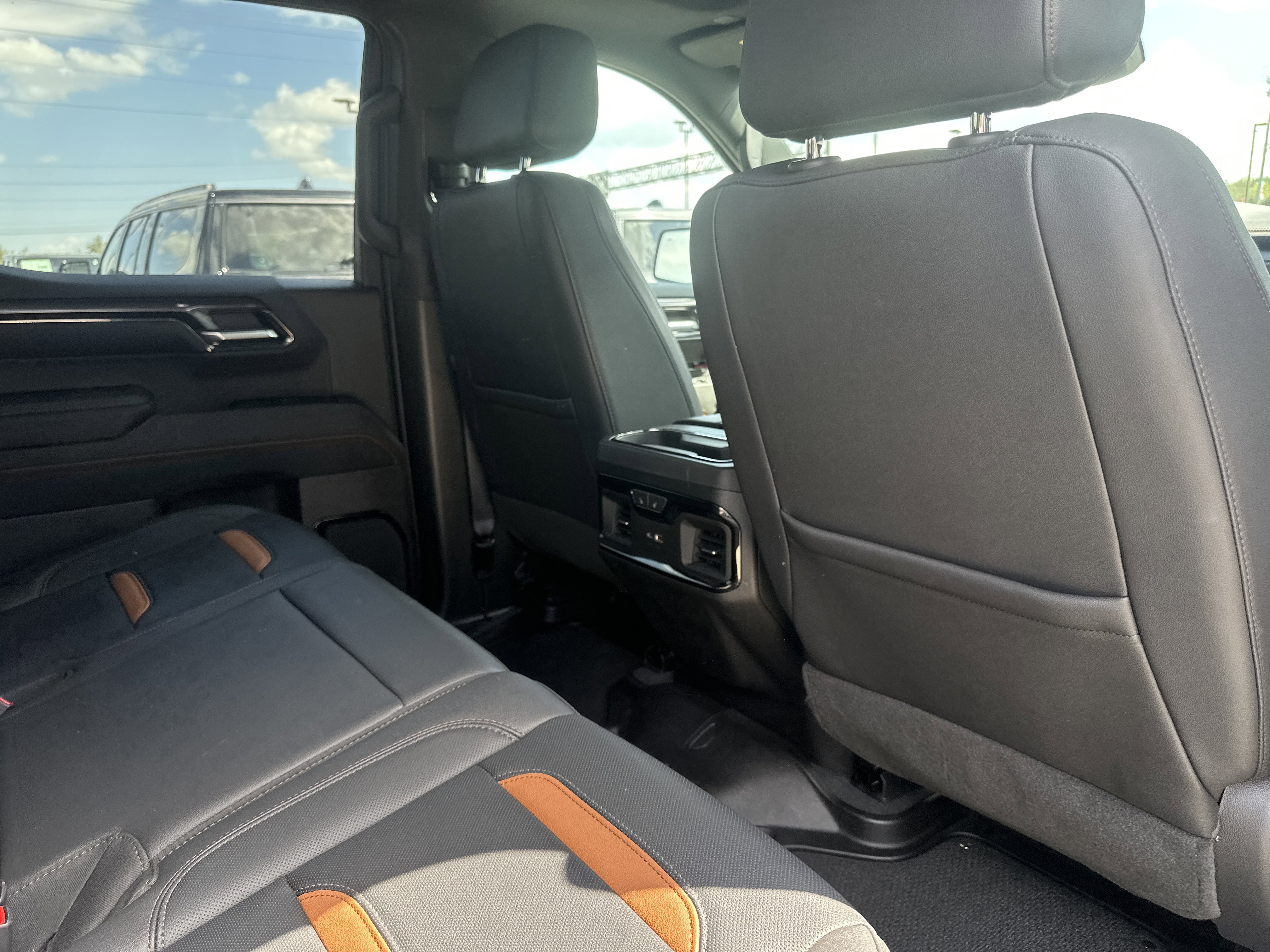 Used 2024 GMC Sierra 1500 AT4 w/ Technology Package image 30