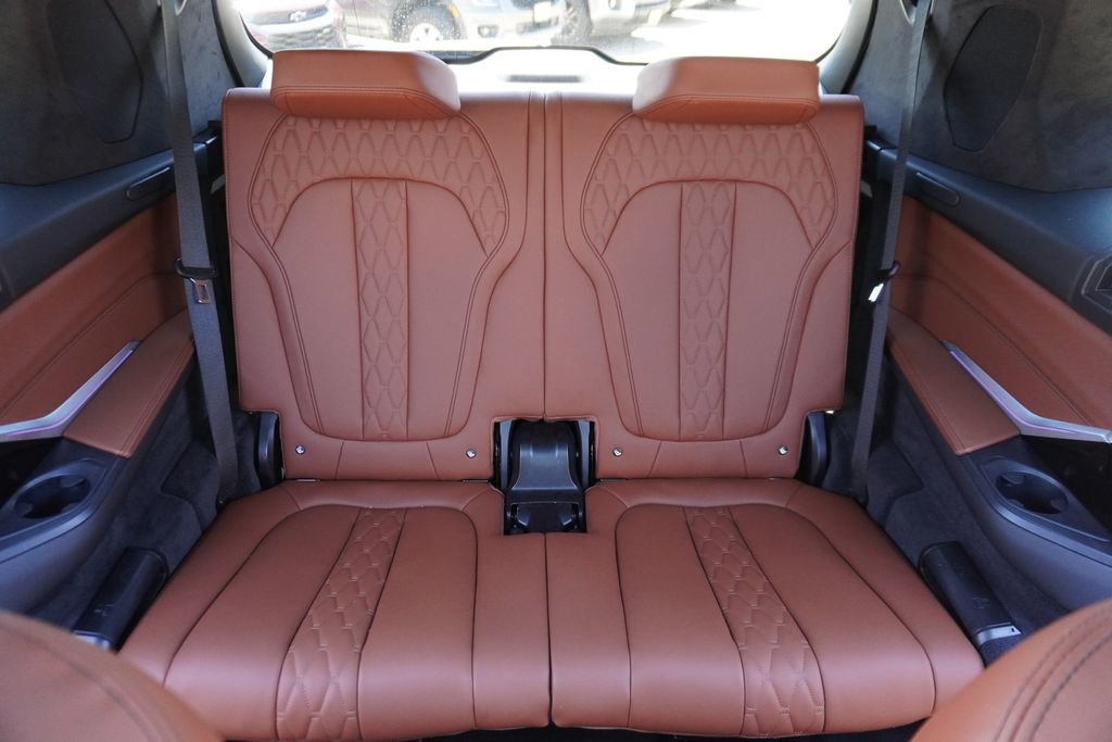 Used 2025 BMW X7 xDrive40i w/ M Sport Package AWD/4WD image 27