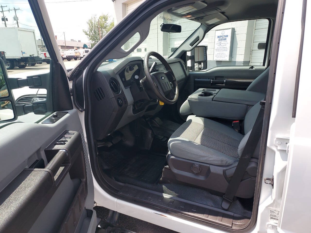 Used 2015 Ford F250 XL w/ Power Equipment Group AWD/4WD image 8