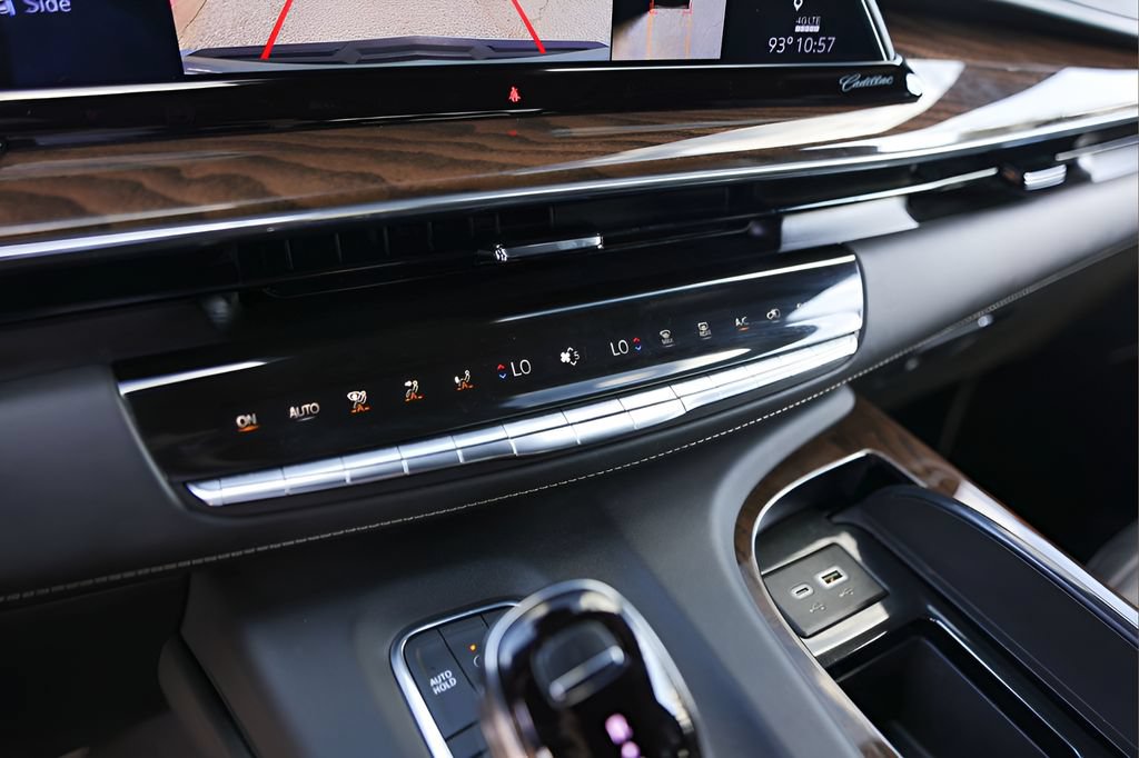 Certified 2024 Cadillac Escalade Sport Platinum AWD/4WD image 17