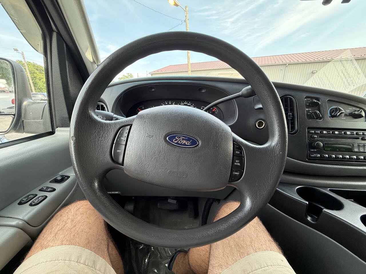 Used 2006 Ford E-350 and Econoline 350 XL RWD image 12