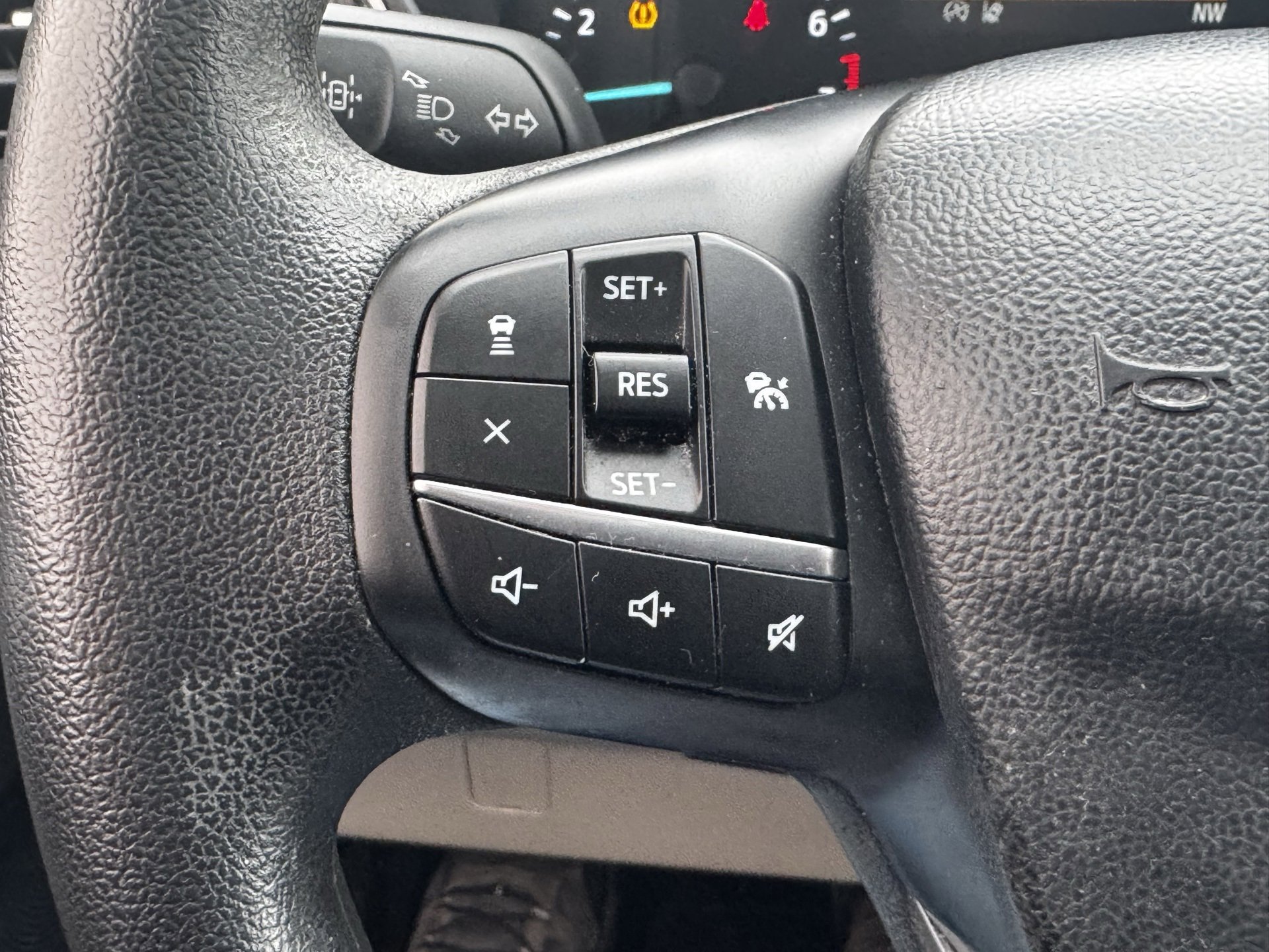 Used 2020 Ford Escape SE image 27