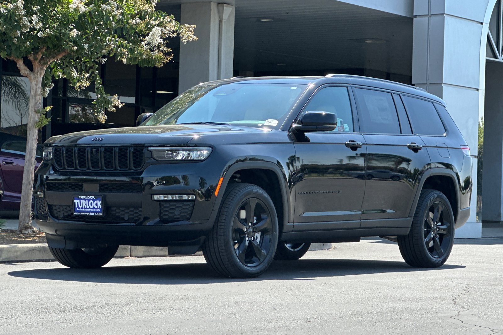 New 2025 Jeep Grand Cherokee L Limited w/ Luxury Tech Group II image 8