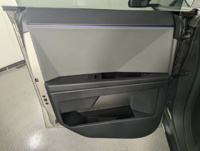 Used 2025 Tesla Cybertruck AWD Crew Cab image 15