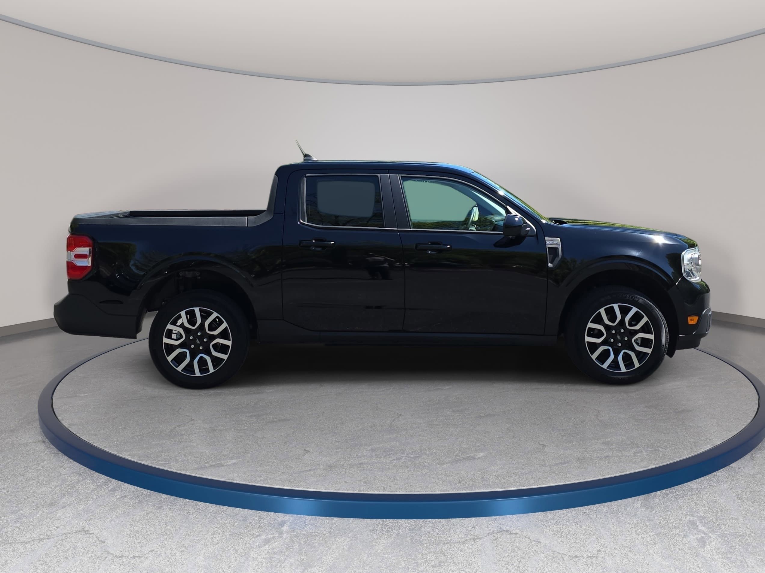 Used 2023 Ford Maverick Lariat FWD image 4