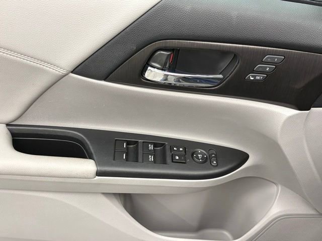 Used 2015 Honda Accord EX-L image 11