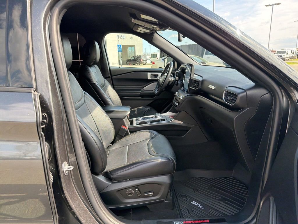 Used 2020 Ford Explorer ST w/ Premium Technology Package image 21