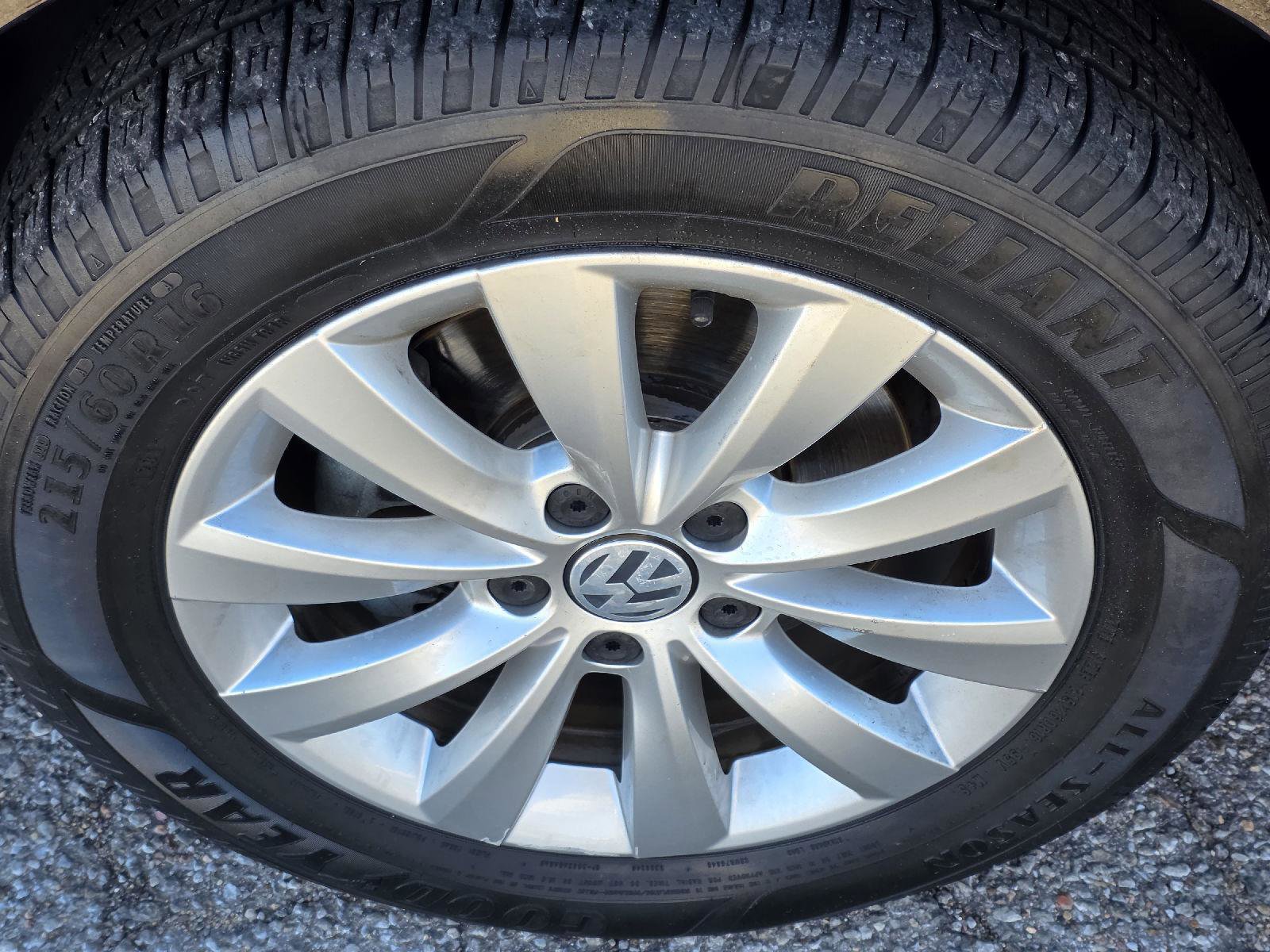 Used 2019 Volkswagen Beetle 2.0T S FWD image 33