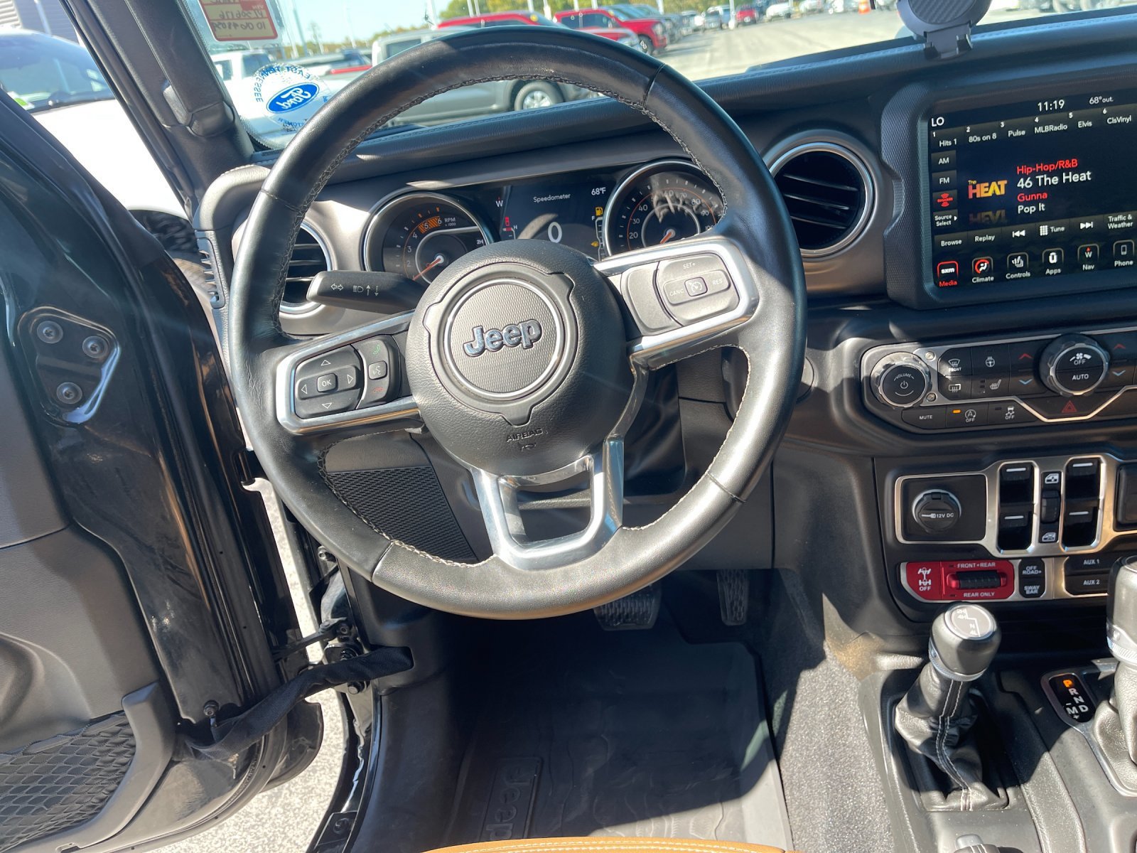 Used 2023 Jeep Gladiator Rubicon w/ LED Lighting Group AWD/4WD image 17