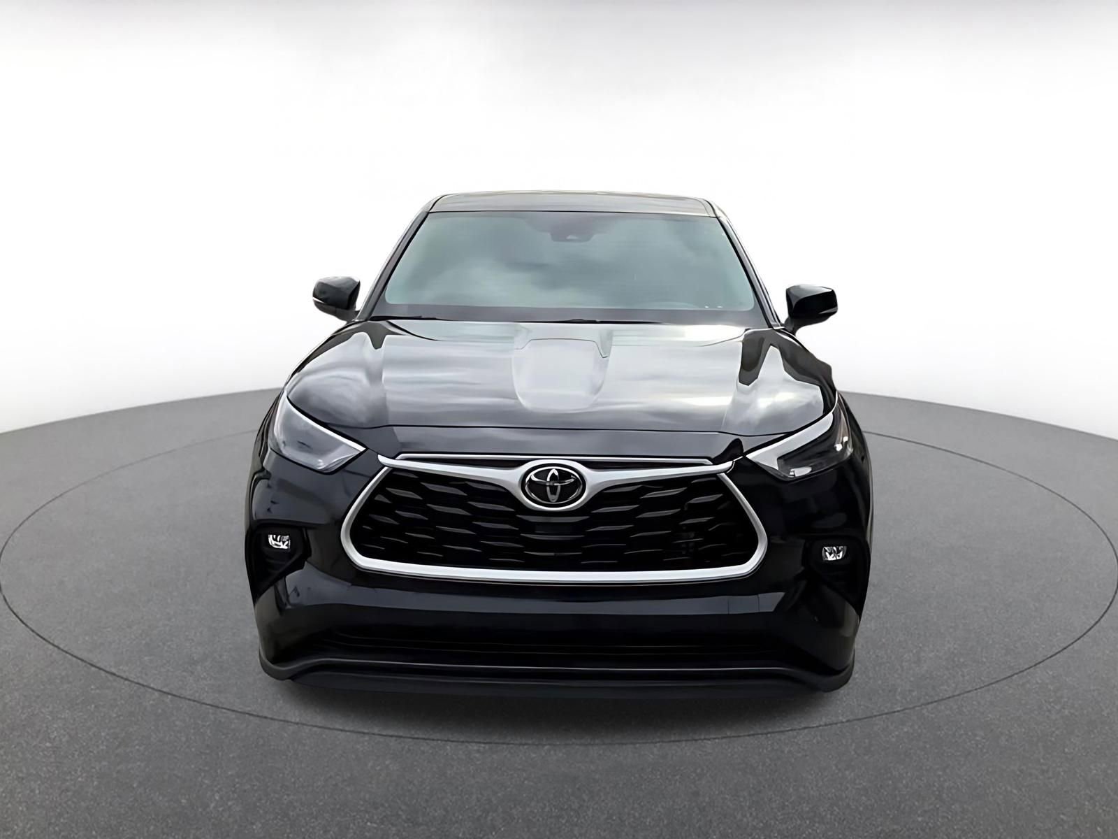 Used 2025 Toyota Highlander LE image 6