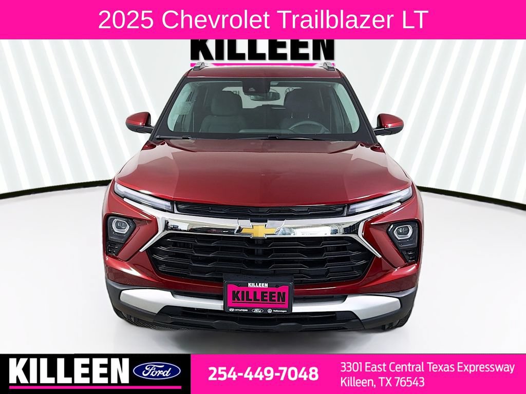 Used 2025 Chevrolet TrailBlazer LT AWD/4WD image 2