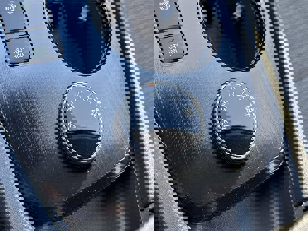 Used 2023 Nissan Rogue SV image 21