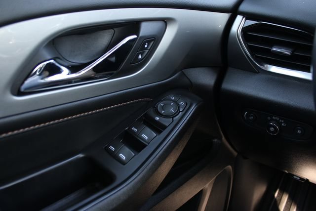 Used 2021 Chevrolet Traverse LT FWD image 15
