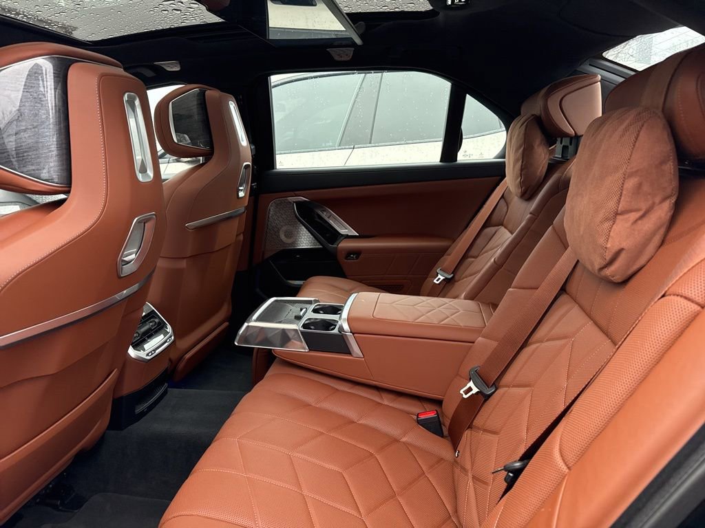 Used 2023 BMW i7 xDrive60 image 17