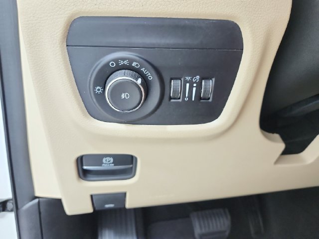 Used 2024 Jeep Grand Cherokee Limited AWD/4WD image 21