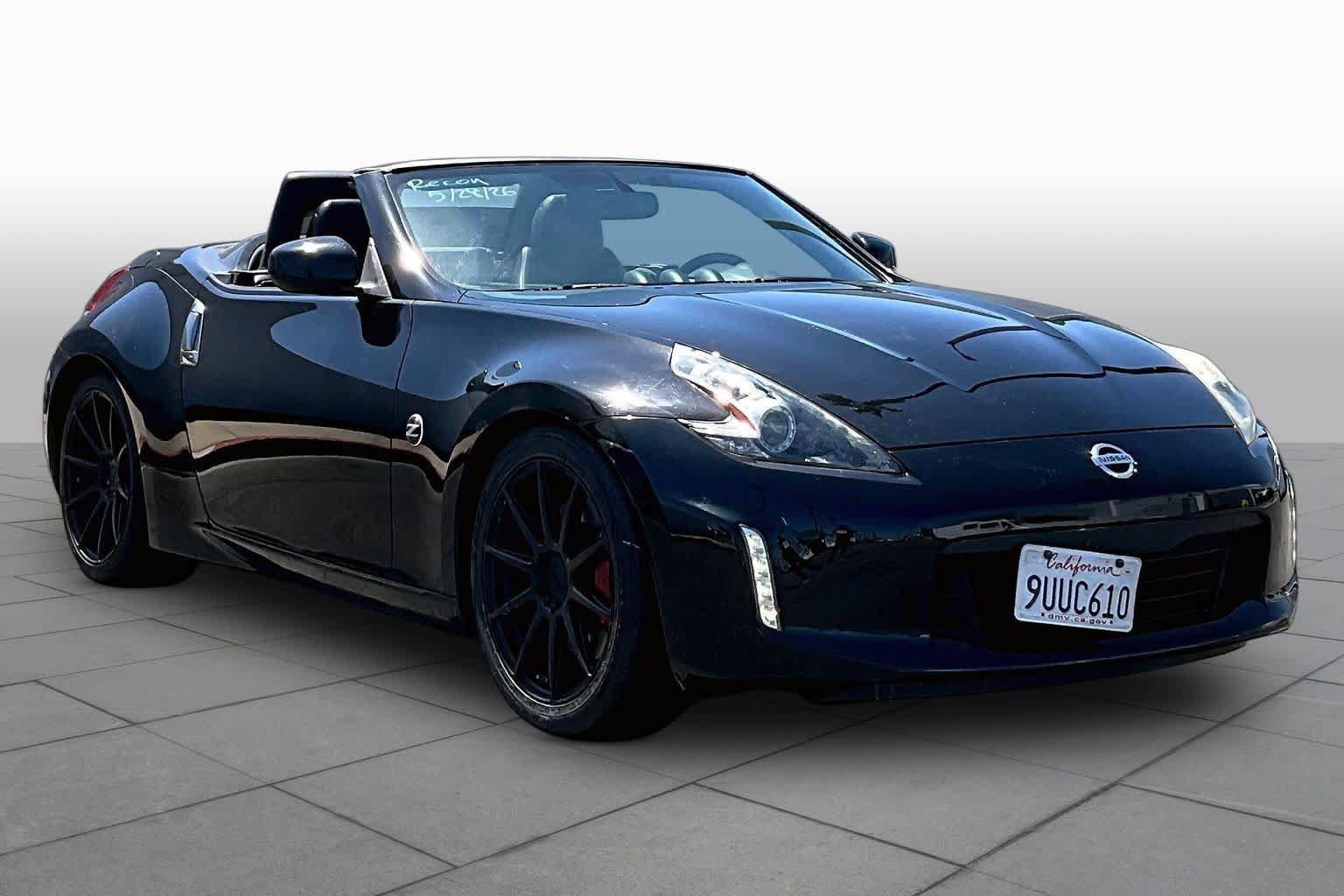 Used 2018 Nissan 370Z Touring Sport RWD image 2