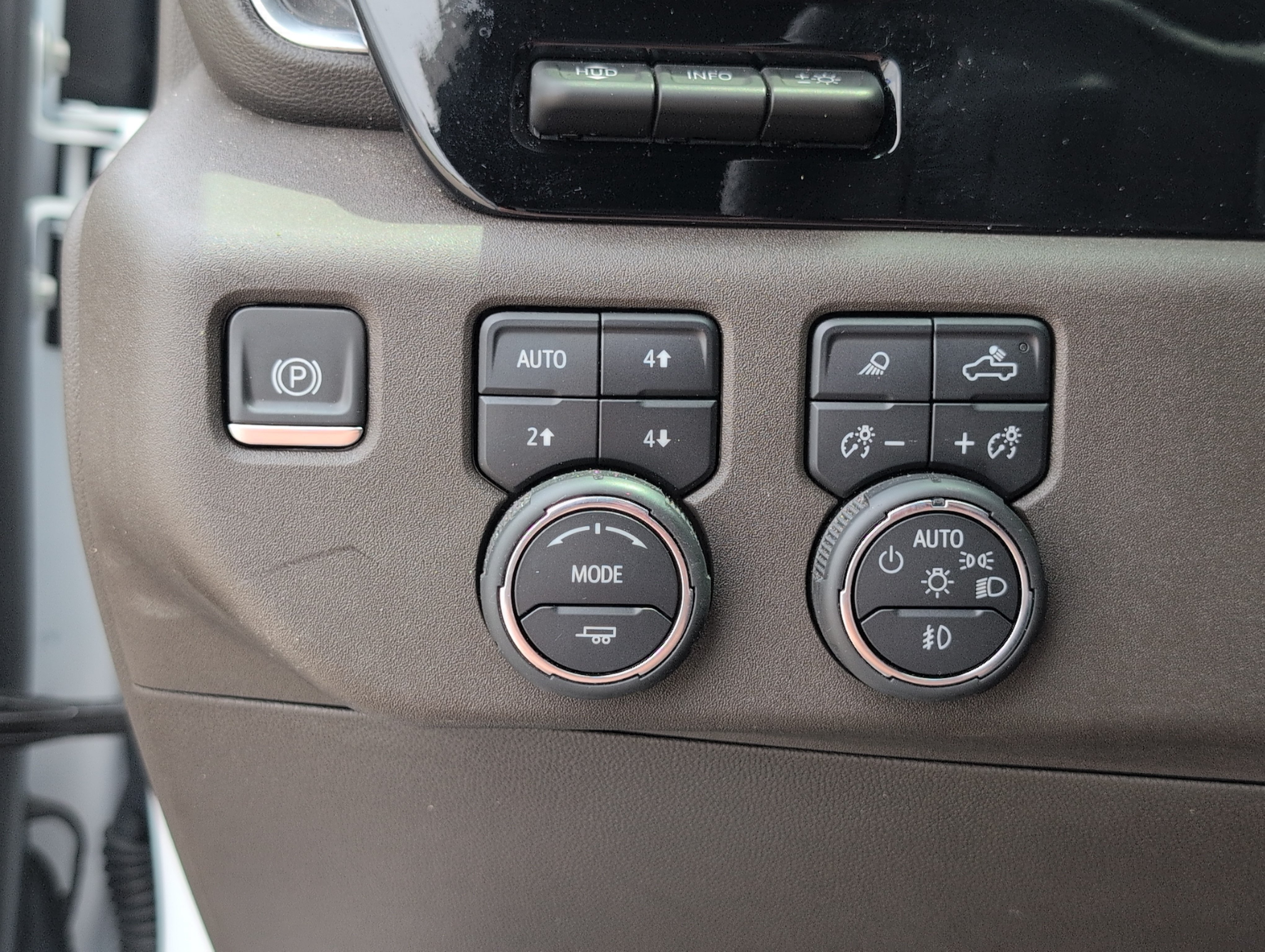 Used 2024 Chevrolet Silverado 1500 LTZ w/ Technology Package AWD/4WD image 27